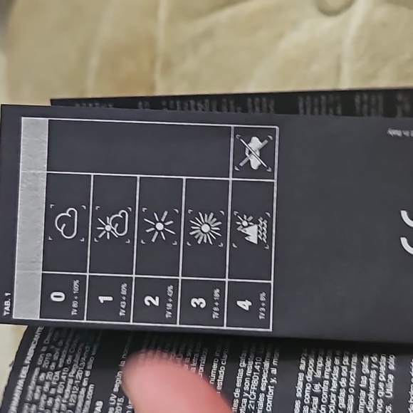 Authentic Prada sunglasses - Picture 8 of 9